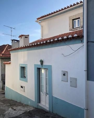 Typical Small House Near Lisbon Оейраш Екстер'єр фото