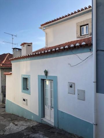 Typical Small House Near Lisbon Оейраш Екстер'єр фото