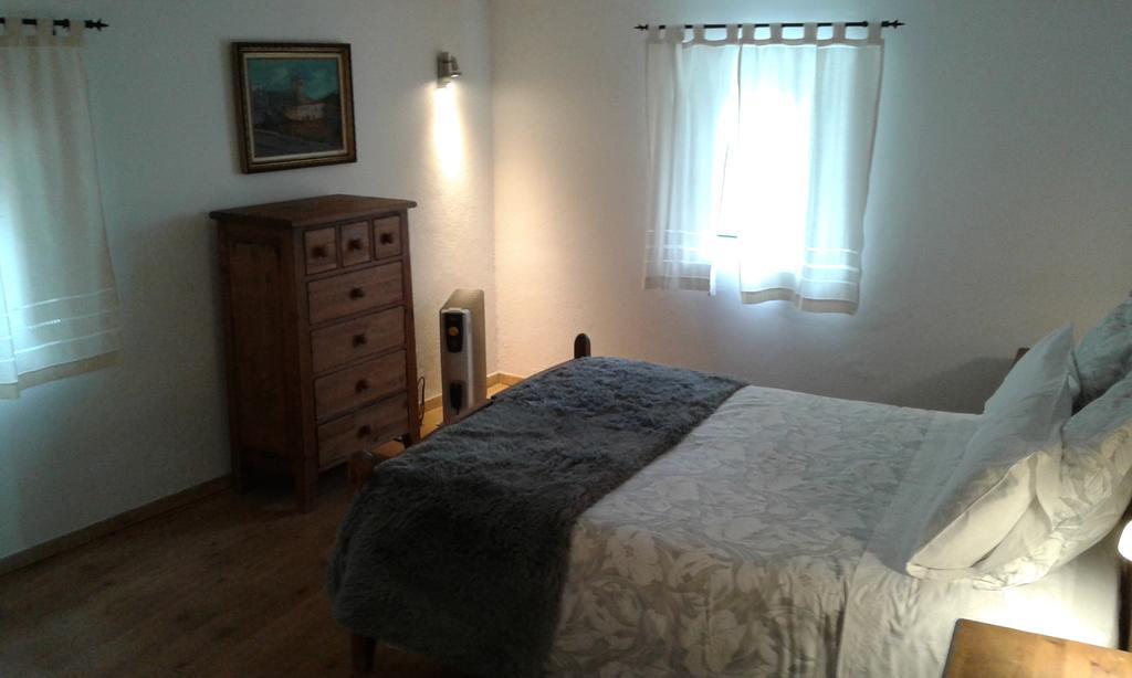 Typical Small House Near Lisbon Оейраш Номер фото