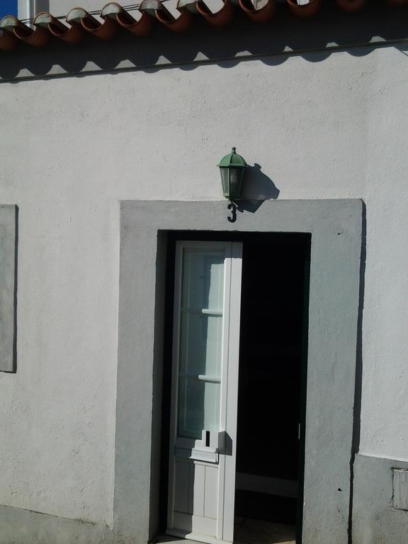 Typical Small House Near Lisbon Оейраш Екстер'єр фото