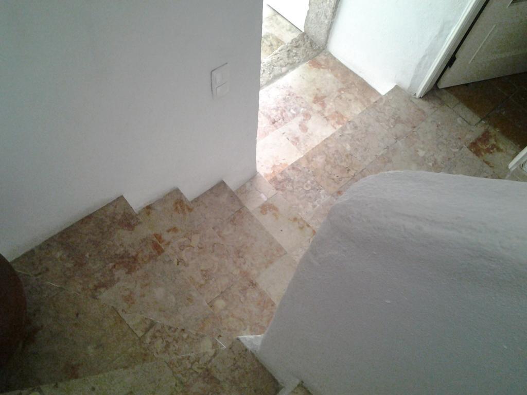 Typical Small House Near Lisbon Оейраш Екстер'єр фото